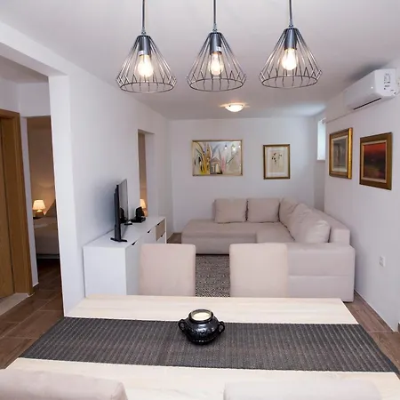 Sweet In Center Apartment Split